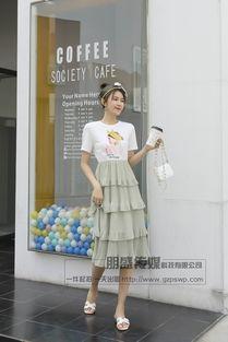 网红在家拍衣服图片,打造舒适时尚的居家风格 第3张 网红在家拍衣服图片,打造舒适时尚的居家风格 第3张