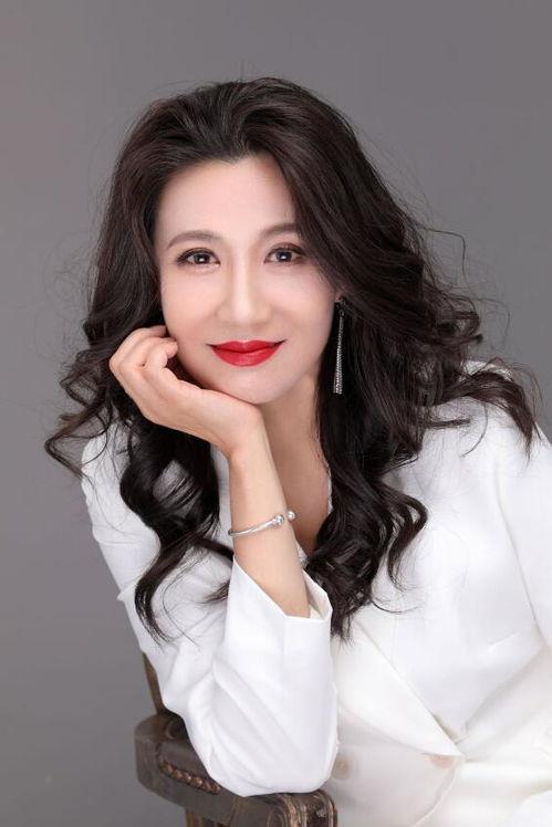 演员陈炜照片,光影交错中的魅力演绎 第3张 演员陈炜照片,光影交错中的魅力演绎 第3张