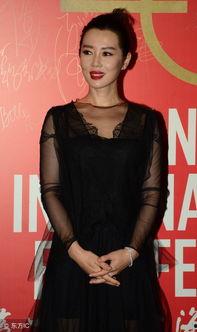 余男图片,光影交织下的魅力女神  第2张