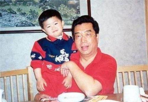 洪金洲的妻子照片,美丽动人，幸福满满  第3张